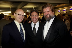 Gordon Edelstein, flanked by James Bundy, dean of the Yale School of Drama, and Oskar Eustis, artistic director of the Public Theater. Photo by T. Charles Erickson.